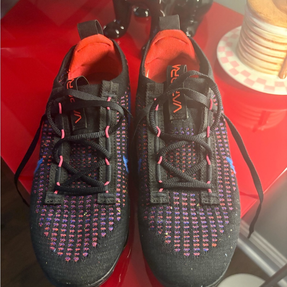 Nike Black & pink VaporMax shoe 6 EUC - Picture 2 of 7